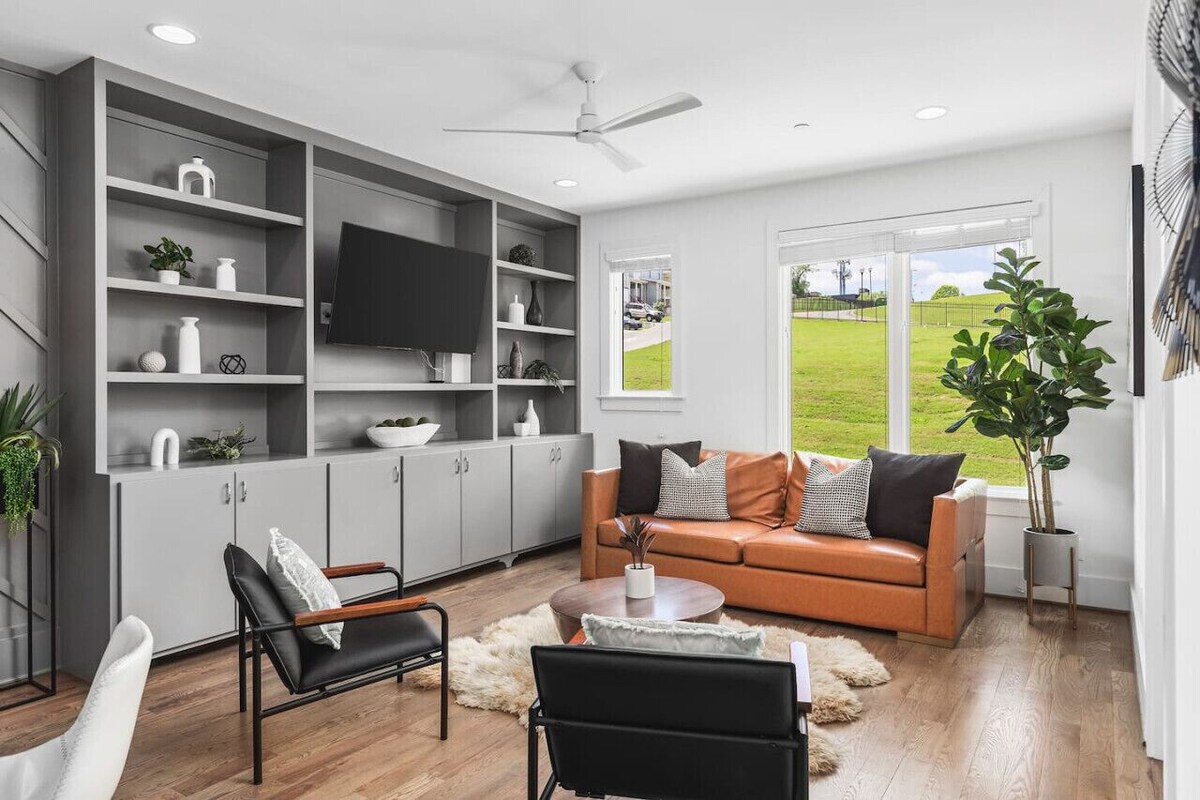 Patio, FirePit, Garage - Walk to Coffee, Restaurants, 12 South & Belmont