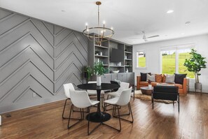 Dining - Patio, FirePit, Garage - Walk to Coffee, Restaurants, 12 South & Belmont (Nashville)