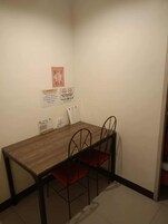 Standardzimmer | Essbereich im Zimmer