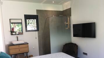 1 chambre, fer et planche à repasser, Wi-Fi, draps fournis