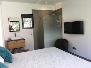 1 chambre, fer et planche Ă repasser, Wi-Fi, draps fournis