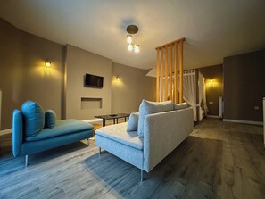 Suíte estúdio lua de mel | Área de estar | TV LED 32 polegadas com canais a cabo