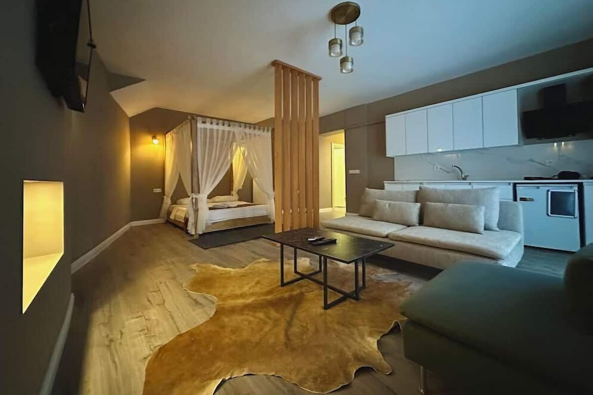 Monolocale Romantico | 1 camera, biancheria da letto di alta qualità, una scrivania