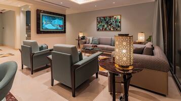 Grand Villa | Living area | Smart TV, Netflix, DVD player, streaming services