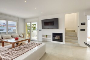 Smart-tv och eldstad