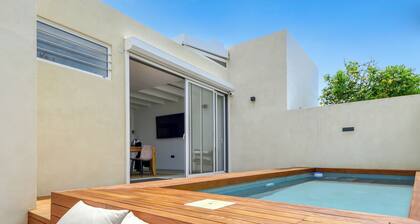 Villa moderne avec piscine proche du centre ville et de la plage de Roses