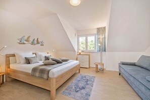 2 bedrooms, iron/ironing board, free WiFi