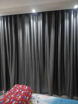 1 bedroom, bed sheets - Studio
Cozy and Simple
5 minutes to the port.
5 minutes to the city town. (Hurghada)