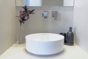 Doccia, asciugacapelli, bidet, asciugamani
