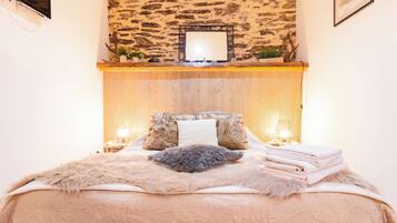 2 chambres, fer et planche à repasser, Wi-Fi, draps fournis