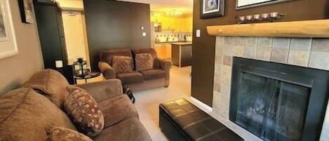 Televisión y chimenea