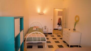 2 bedrooms, WiFi, bed sheets