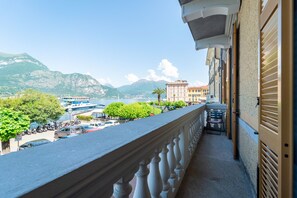 Apartamento, vistas al lago | Balcón