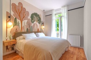 4 bedrooms, iron/ironing board, free WiFi, bed sheets