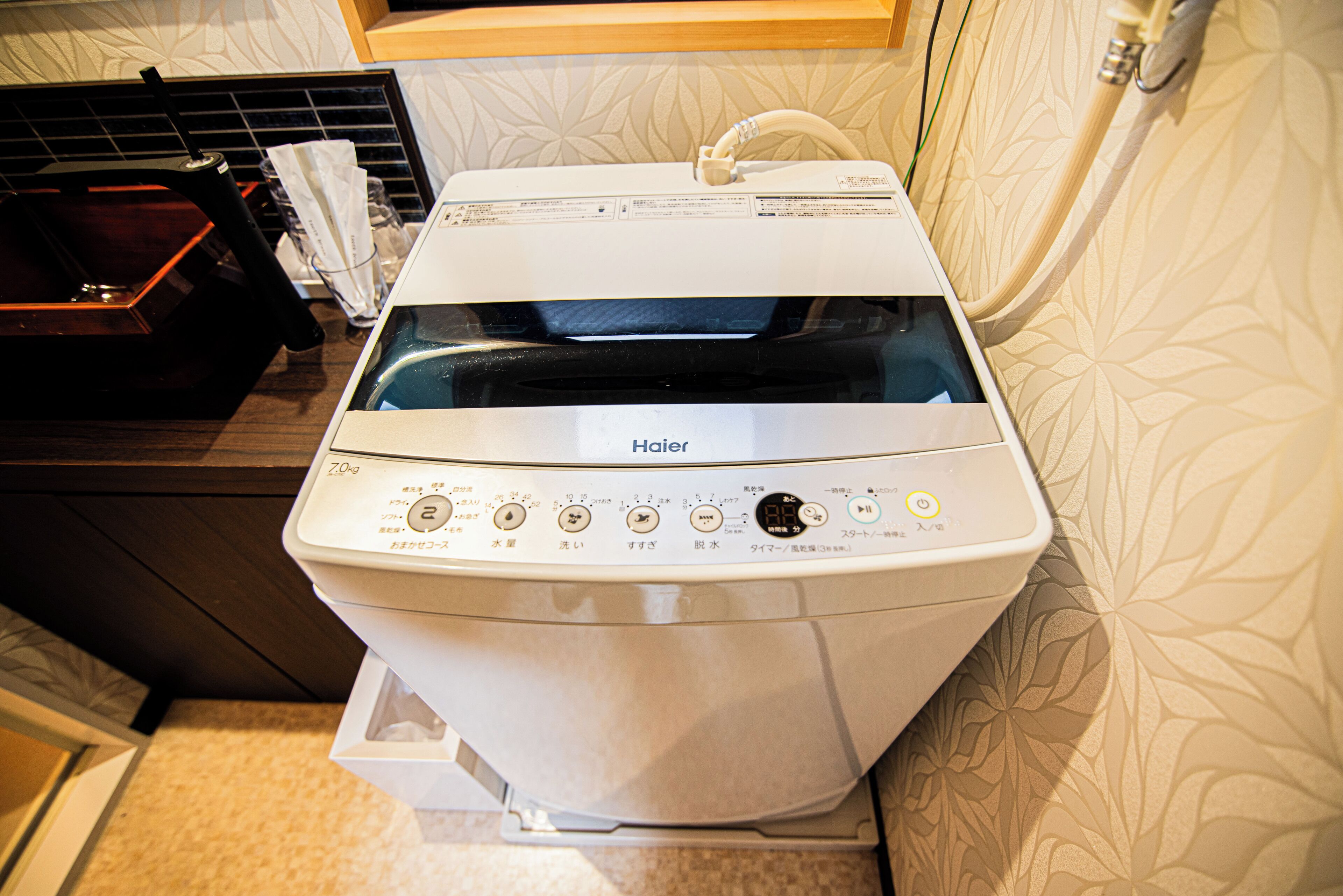 Family Room | Bathroom | Separate tub and shower, hydromassage showerhead, free toiletries