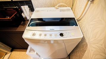 Family Room | Bathroom | Separate tub and shower, hydromassage showerhead, free toiletries