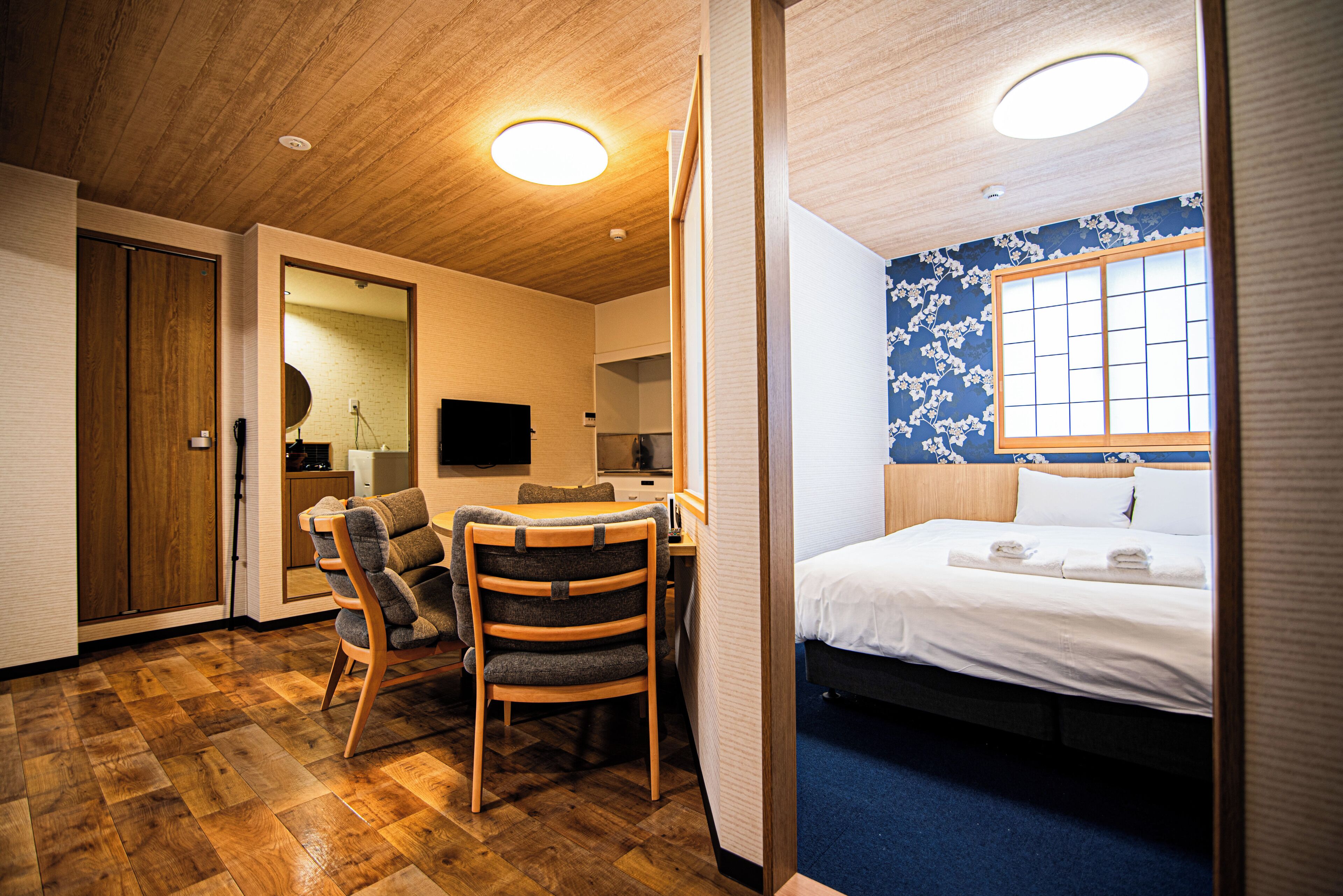 Deluxe Room | In-room dining