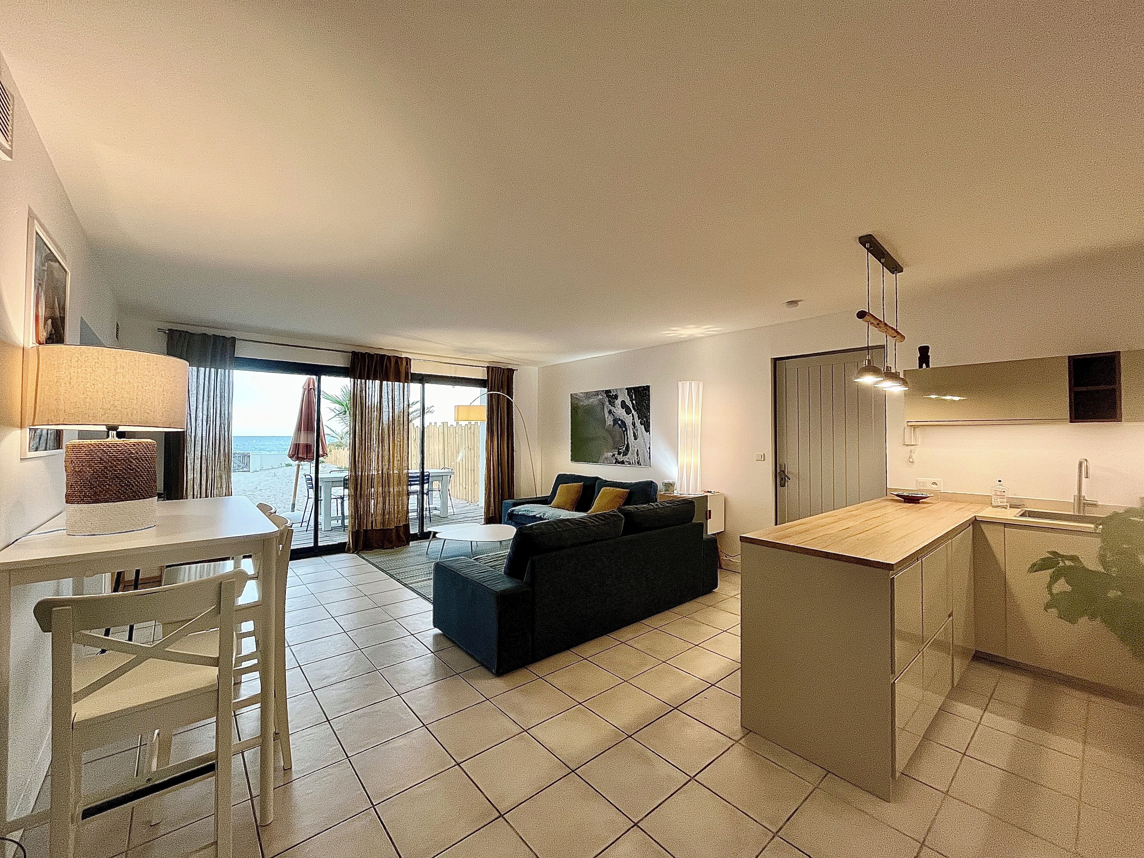 スマートテレビ、書庫、ステレオ