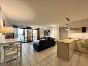 Älytelevisio, kirjoja, stereot