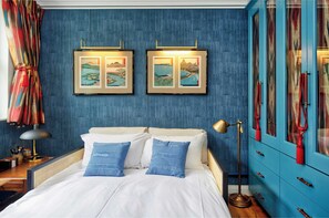 2 Schlafzimmer, Schreibtisch, Bügeleisen/Bügelbrett, Reisekinderbett