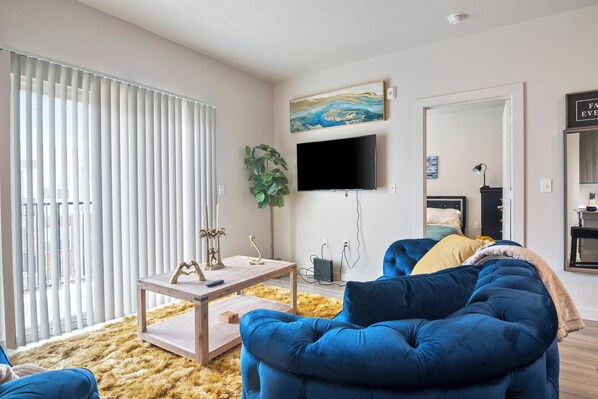 Smart TV - NEW Luxurious, Spacious 2 bd GATED community  (Houston)