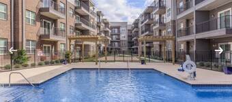 NEW Luxurious, Spacious 2 bd GATED community 