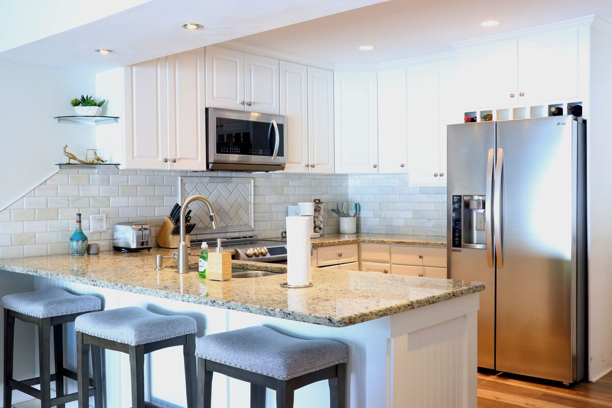 ~Floating Leaf_Sleeps 8_Heated Pool & Shade~