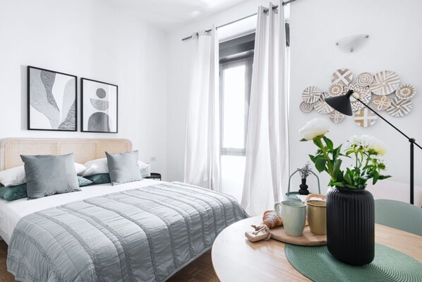 Iron/ironing board, WiFi, bed sheets