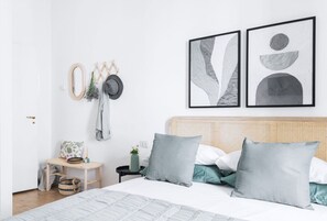 Iron/ironing board, WiFi, bed sheets