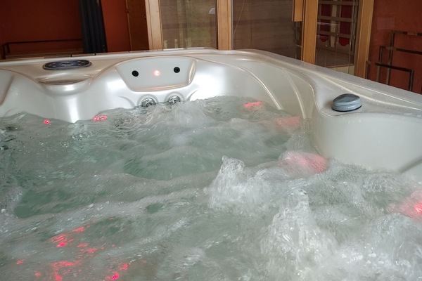 Indoor spa tub