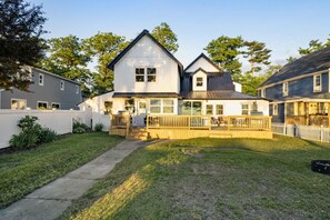 Exterior - Parks  Slice Heaven | 2BR Waterfront| with Hot tub (Sylvan Beach)