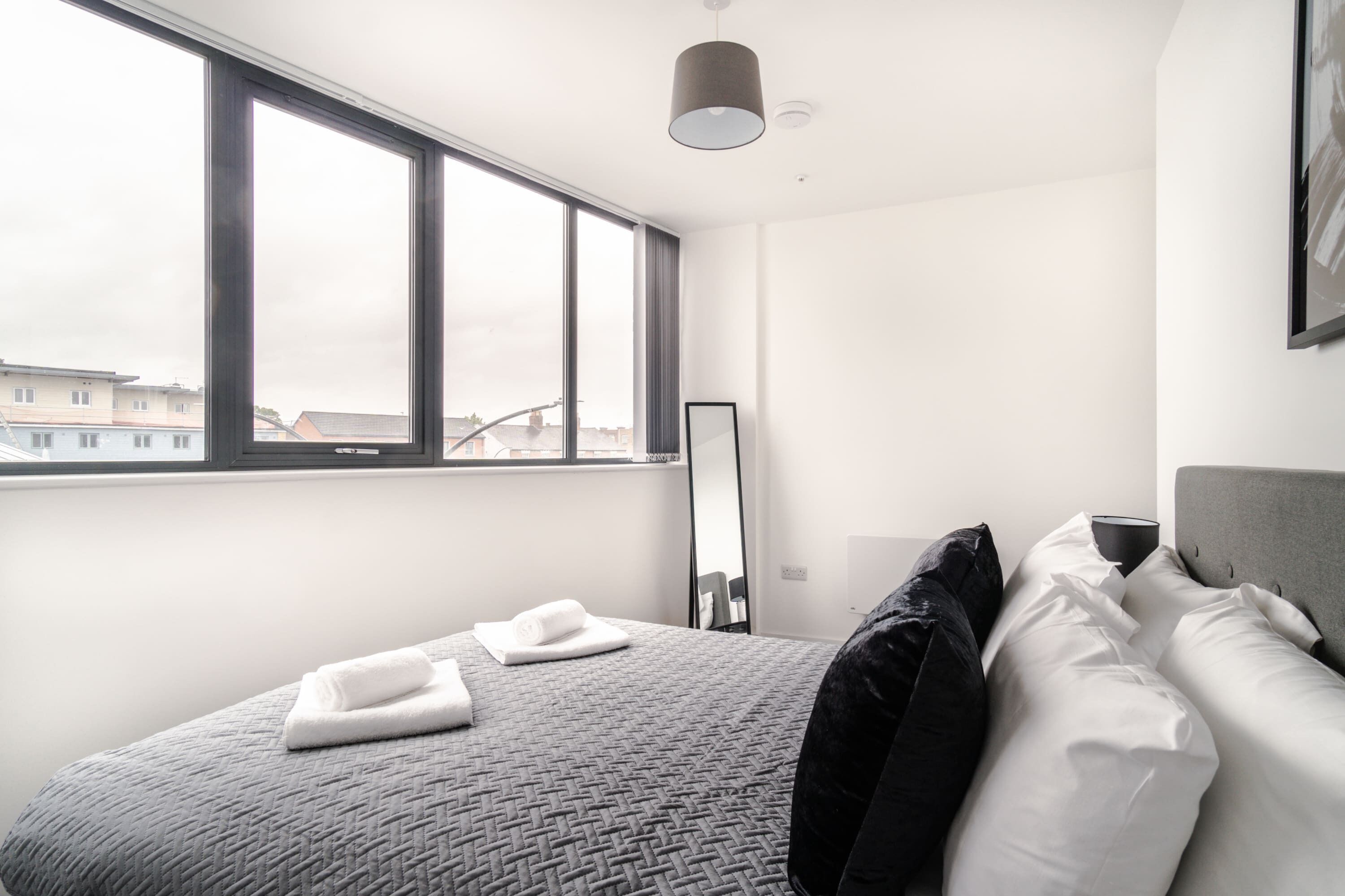 1 bedroom, desk, iron/ironing board, WiFi