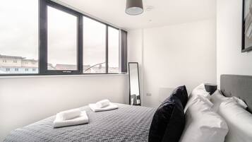 1 bedroom, desk, iron/ironing board, WiFi