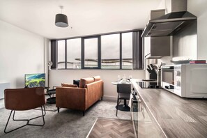 TV, offices - Spacious 1 Bed Apartment in Central Wrexham (Wrexham)