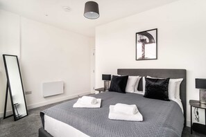 1 bedroom, desk, iron/ironing board, WiFi