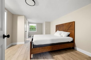 3 bedrooms, iron/ironing board, WiFi, bed sheets - "Whitewater-The Genoa" on Oneida Lake/Sleeps 8! (Canastota)