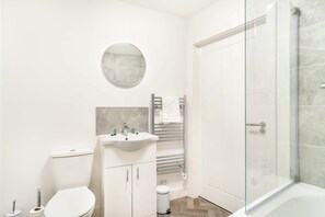 Shower, hair dryer, towels, shampoo