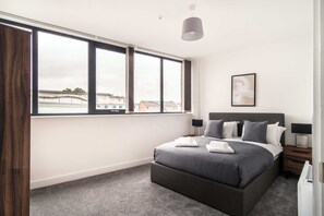 1 bedroom, desk, iron/ironing board, WiFi - Fabulous 1 BED Apartment Central Wrexham with WiFi (Wrexham)