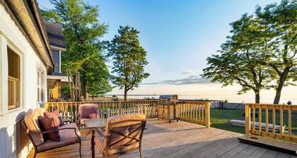 Park Peaks on the Beach| 4BR Waterfront | Hot tub | Sleeps 12!