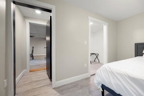 4 bedrooms, iron/ironing board, WiFi, bed sheets