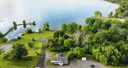 “Whitewaters-Main+Genoa” on Oneida Lake/Sleeps 19