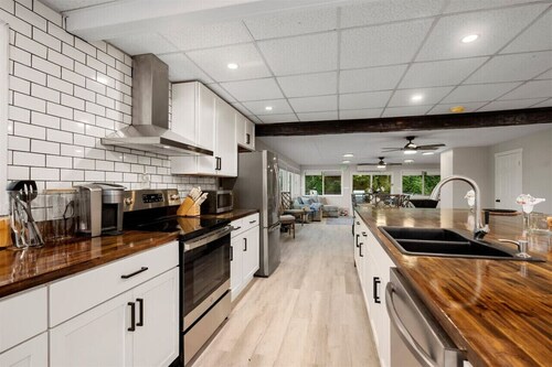 “Whitewaters-Main+Genoa” on Oneida Lake/Sleeps 19