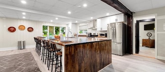 “Whitewaters-Main+Genoa” on Oneida Lake/Sleeps 19
