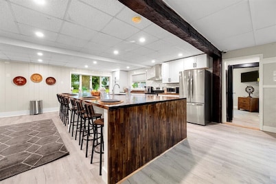 “Whitewaters-Main+Genoa” on Oneida Lake/Sleeps 19