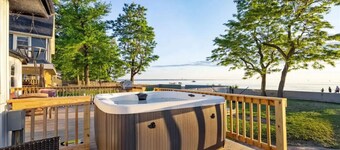 Park Combo | 6BR Waterfront | with Hot tub Sleeps 19!