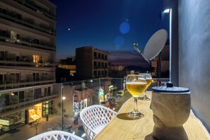 Outdoor dining - Urban Luxury Apt in Chania centre (Chania)
