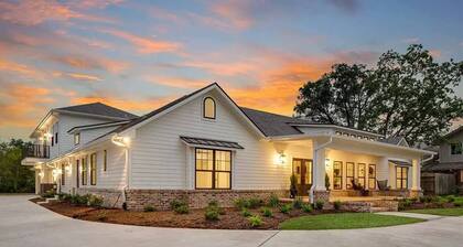 Come stay at a Luxurious Apartment less than a mile from Kyle