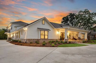 Come stay at a Luxurious Apartment less than a mile from Kyle