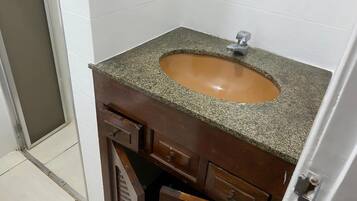 Douche, douche à « effet pluie »