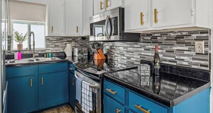 Surfari Pompano! Heated Pool Home 9 mins to Beach!